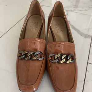 Naturalizer Women's Tan Loafers with Chain Detail